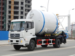 國(guó)五標(biāo)準(zhǔn)東風(fēng)天錦背罐車(chē)